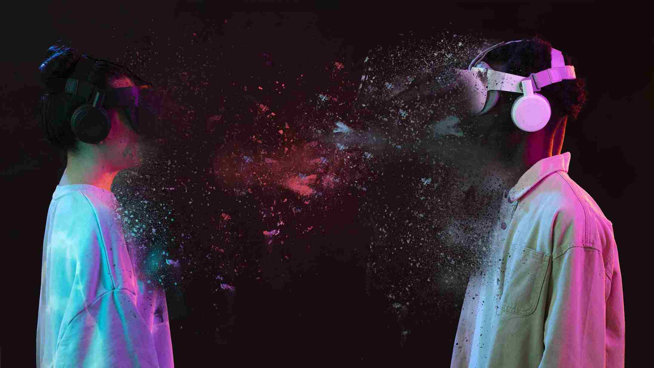 descomposition-person-wearing-vr-glasses-scaled